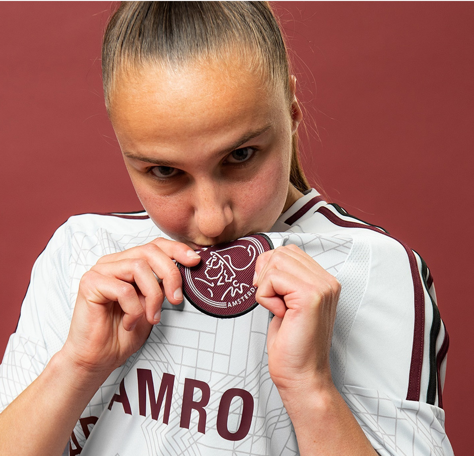 AFC Ajax Nieuw seizoen tweede uitshirt